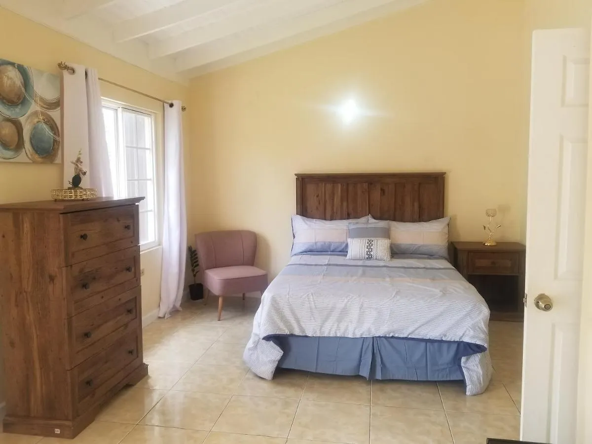Beautiful 3-Bedroom Townhouse In Mandeville. Jamaica