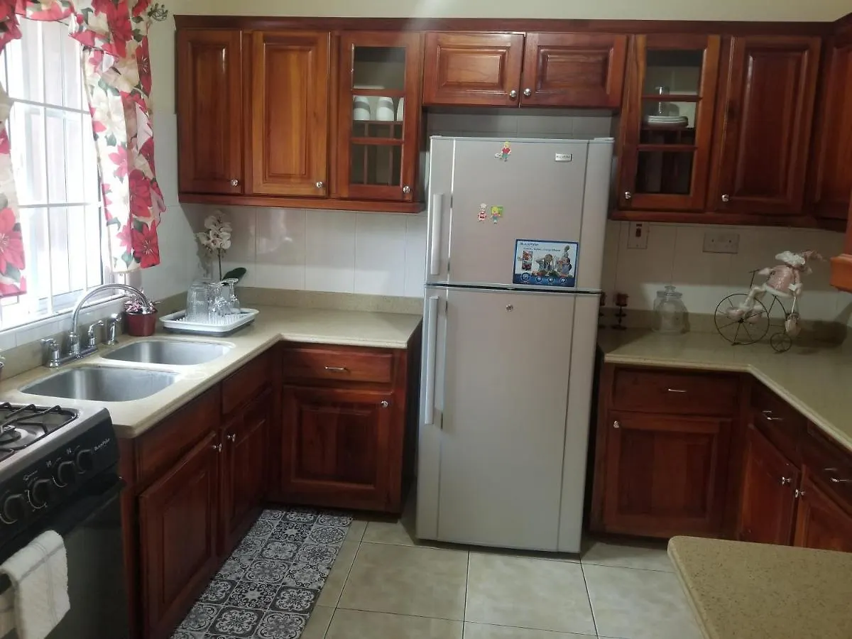 Beautiful 3-Bedroom Townhouse In Mandeville.