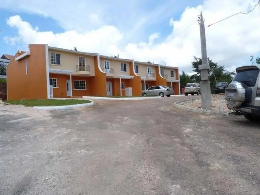 Beautiful 3-Bedroom Townhouse In Mandeville. Apartment Mandeville