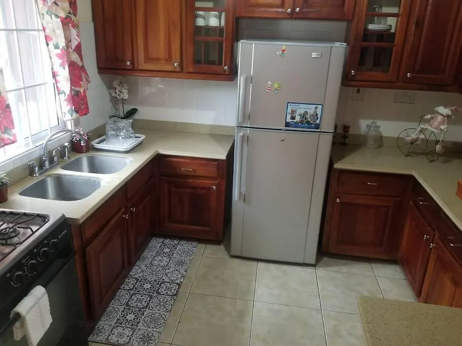 Beautiful 3-Bedroom Townhouse In Mandeville. Apartment